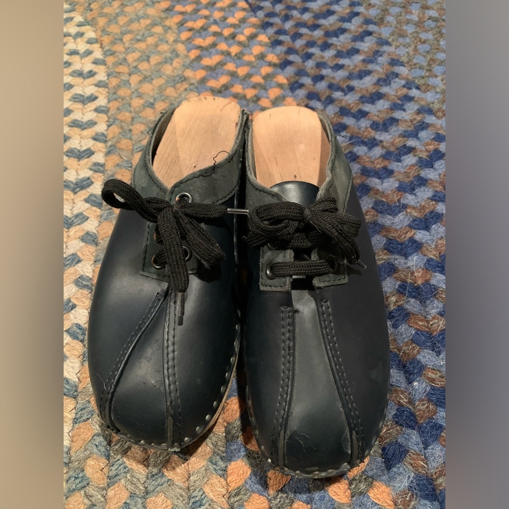 Unique - Troentorp Audubon Blue Clogs with Green Trim - size 38 (US 8)